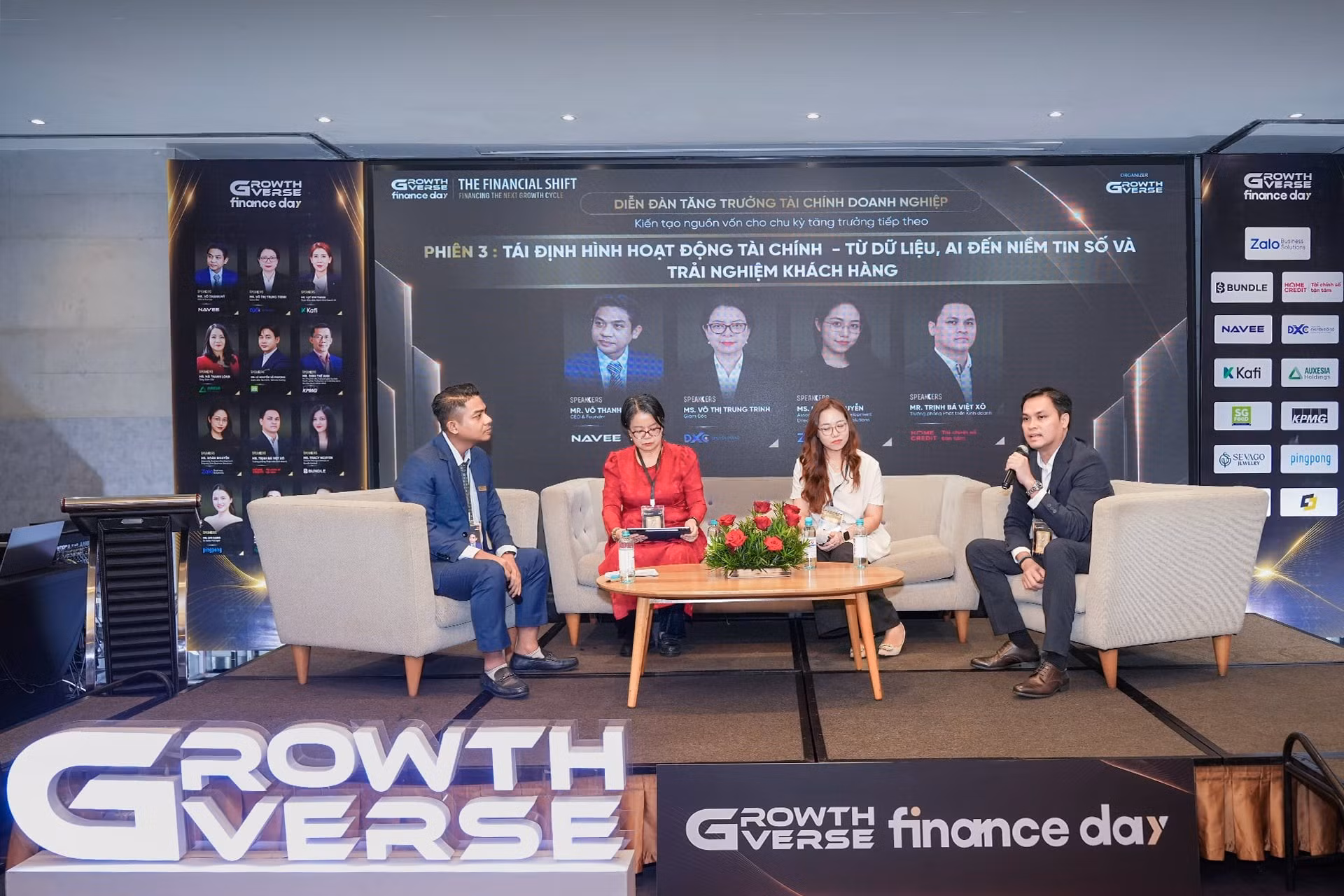 Đại diện Home Credit (ngoài cùng bên phải) trong phiên chia sẻ của sự kiện GrowthVerse Finance Day 2026 diễn ra cuối tháng 9 vừa qua.