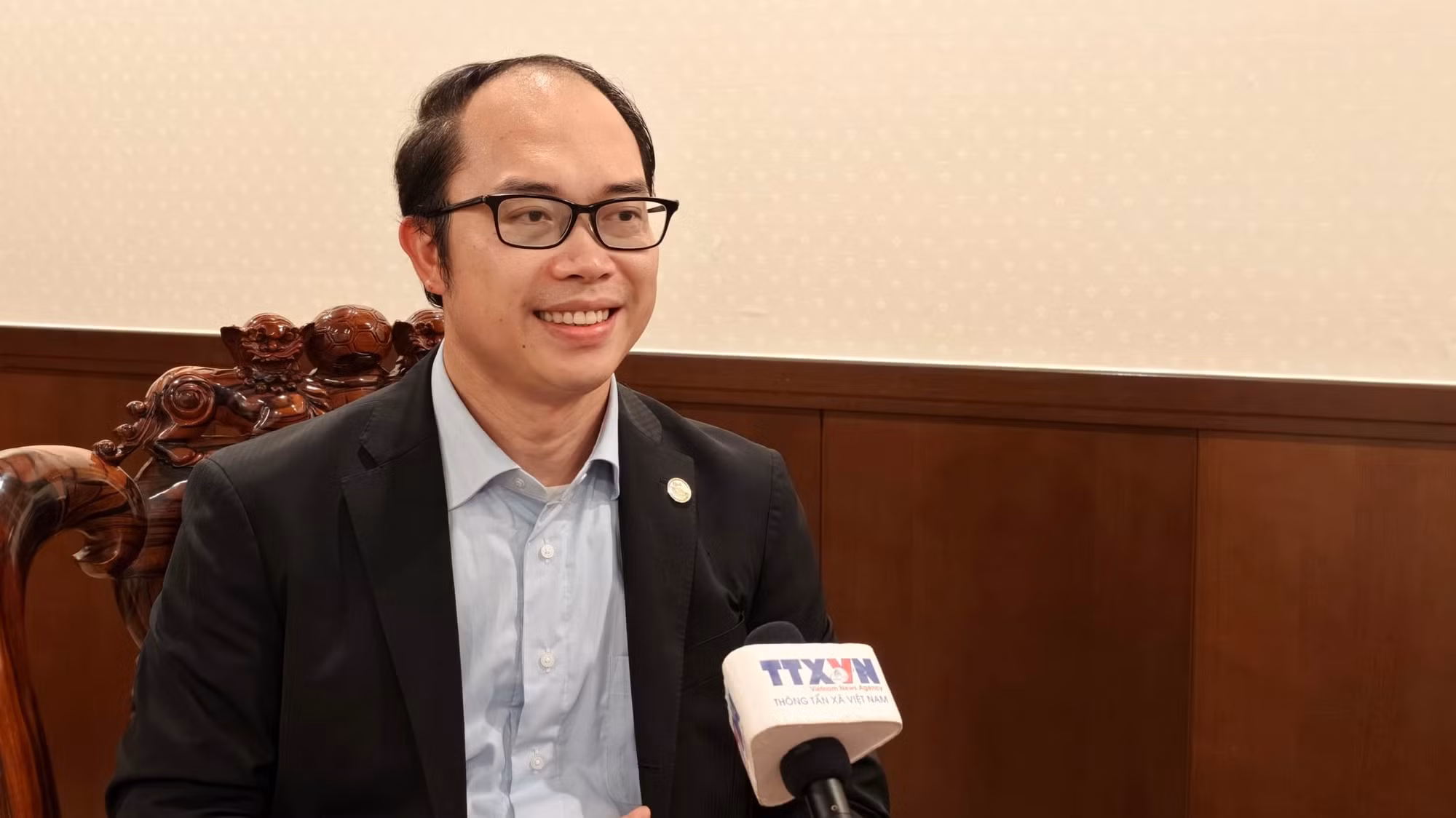 Tiến sĩ Nguyễn Hồng Sơn, Chủ tịch Liên hiệp hội Người Việt Nam tại Nhật Bản trả lời phỏng vấn của phóng viên TTXVN. Ảnh: Bùi Hà - PV TTXVN tại Nhật Bản