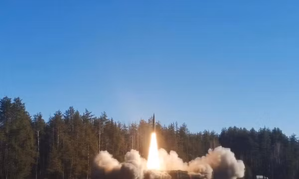 Tên lửa chiến thuật Iskander của Nga nhắm vào các vị trí của Ukraine. Ảnh: Sputnik/Dịch vụ Báo chí Bộ Quốc phòng Nga