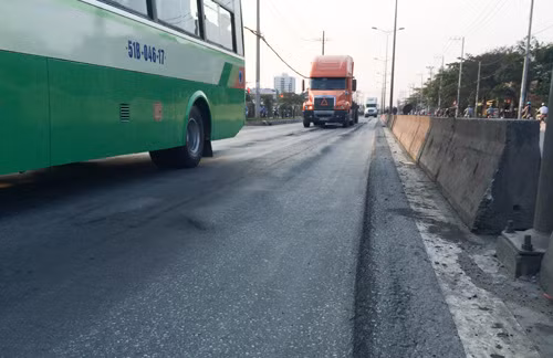 Đường vào cảng Cát Lái 3 lần sửa vẫn lún ảnh 1