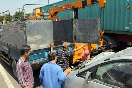 5 xe ô tô đâm liên hoàn trên Quốc lộ 1 ảnh 3