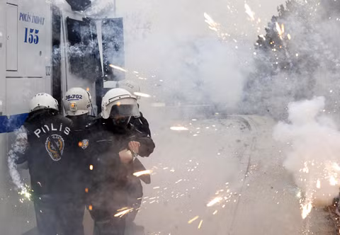 Biểu tình bùng phát đòi Thủ tướng Thổ Nhĩ Kỳ từ chức ảnh 1