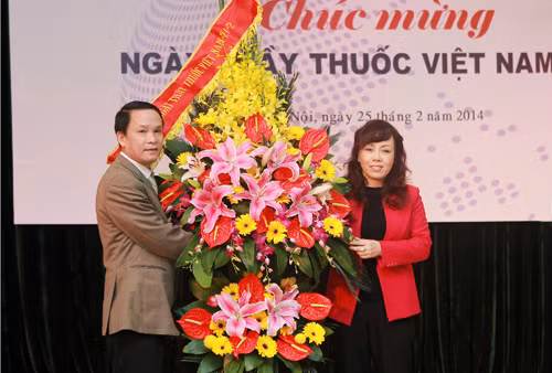 Nhiều hoạt động chúc mừng ngày Thầy thuốc Việt Nam ảnh 2