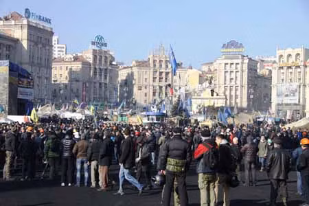 Người biểu tình Ukraine kiểm soát hoàn toàn thủ đô ảnh 1
