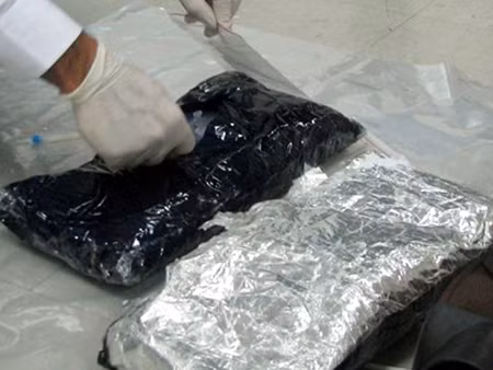 Giấu 5 kg ma túy đá trong gói chè ảnh 1