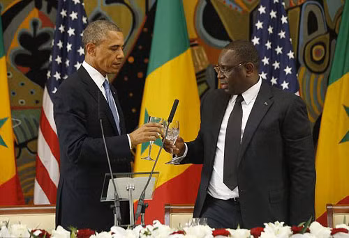 Gia đình Obama thăm chứng tích buôn bán nô lệ ảnh 10