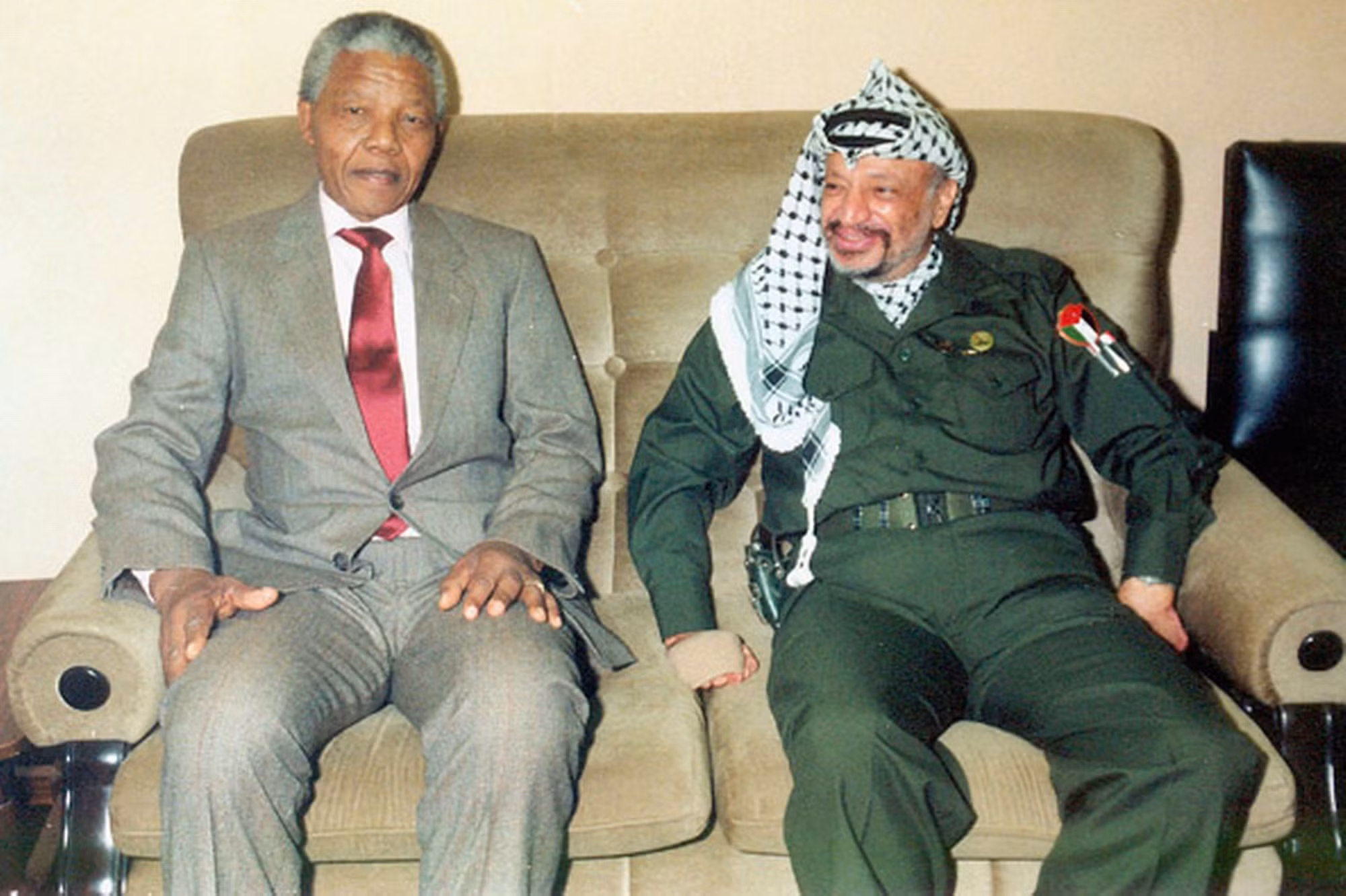 Những khoảnh khắc ghi dấu trong cuộc đời Nelson Mandela ảnh 14