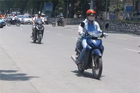 Nắng nóng còn kéo dài trong vài ngày tới ảnh 1