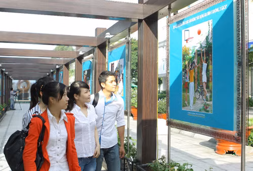 Tuổi trẻ phát huy giá trị tốt đẹp của gia đình - Thách thức đối với gia đình trẻ ảnh 1