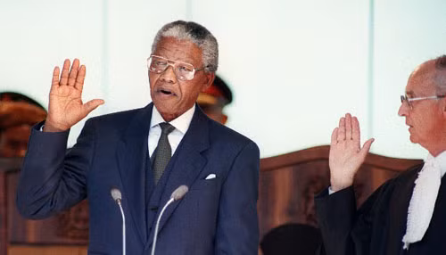 Những khoảnh khắc ghi dấu trong cuộc đời Nelson Mandela ảnh 10