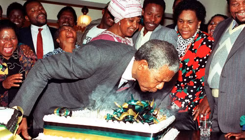 Những khoảnh khắc ghi dấu trong cuộc đời Nelson Mandela ảnh 8