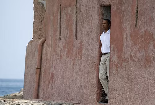 Gia đình Obama thăm chứng tích buôn bán nô lệ ảnh 5