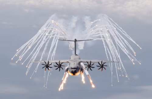 A400M - 'quái vật bay' mới của không quân Pháp ảnh 10