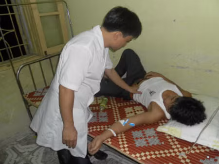 Hơn 40 người ngộ độc thực phẩm cỗ cưới ảnh 1