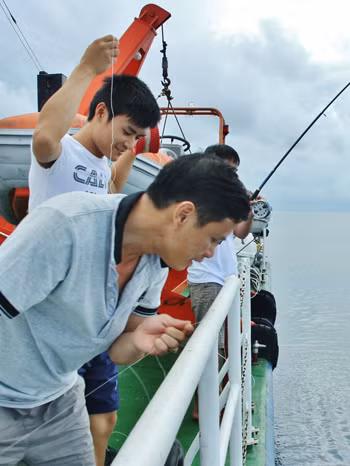 Theo đàn cá biển Trường Sa ảnh 3