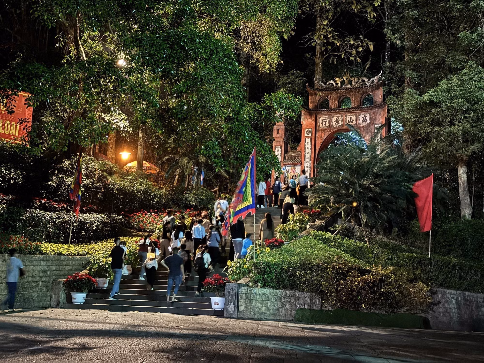 den-hung-060426-1.jpg