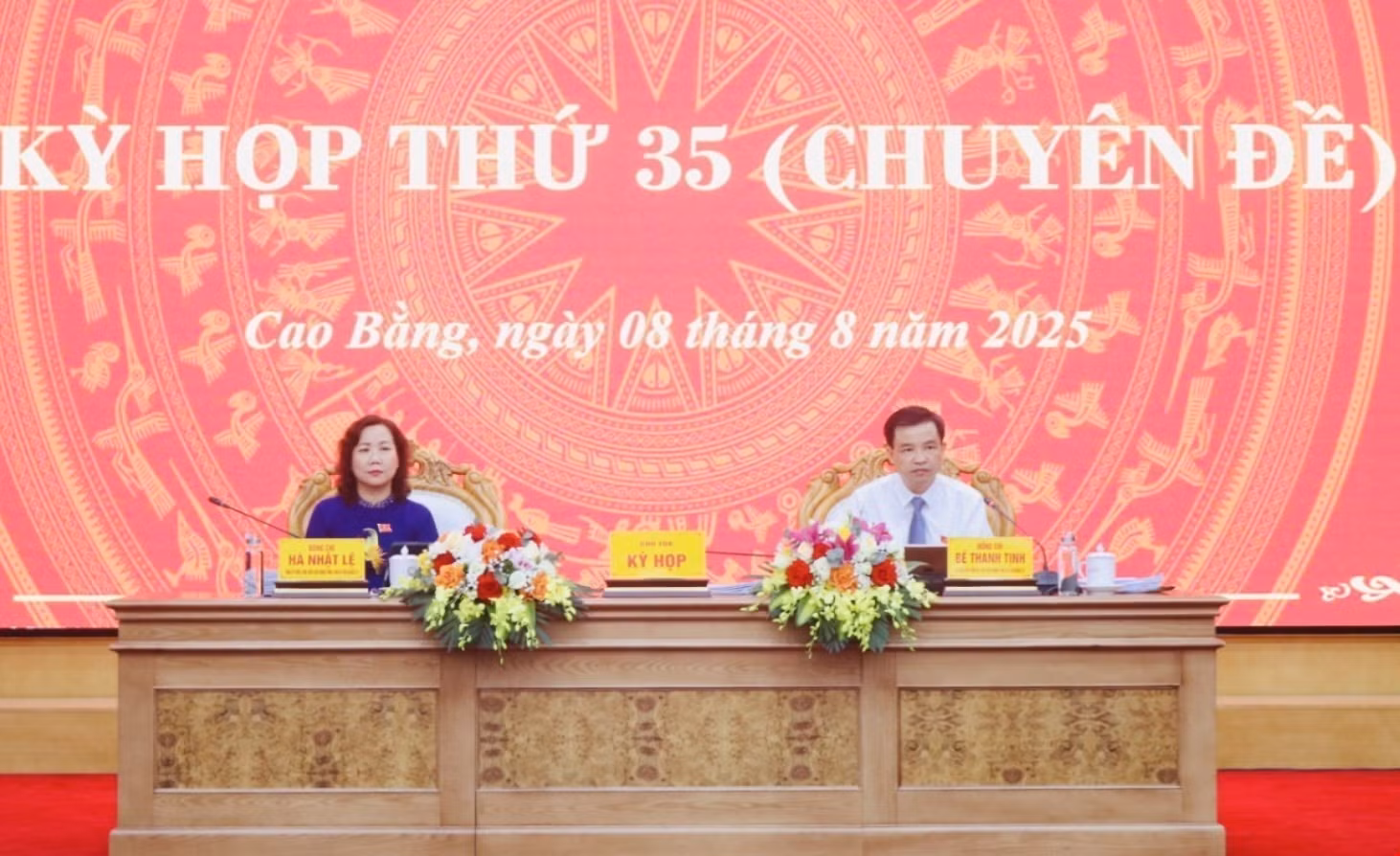 Chủ toạ kỳ họp.