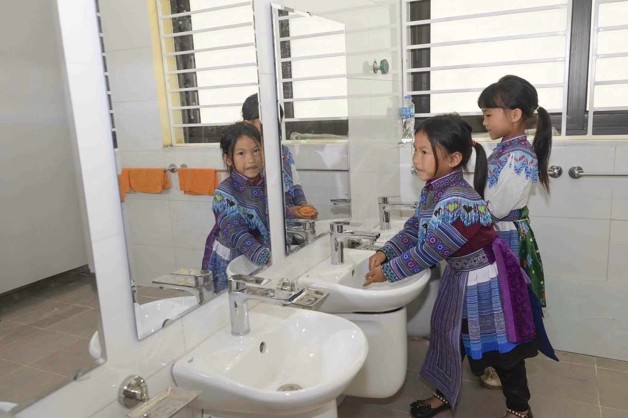 Học sinh điểm trường Xà Khái Tủng, xã Pha Long, tỉnh Lào Cai được thụ hưởng cơ sở vật chất khang trang.