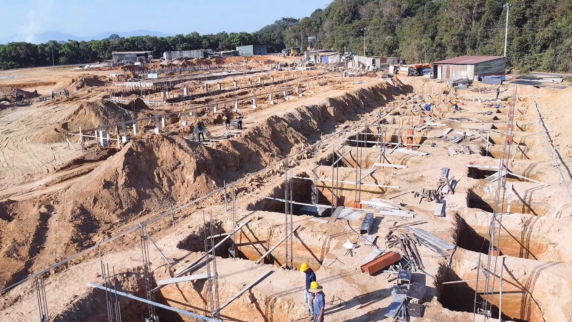Dự án xây dựng Trường Phổ thông nội trú liên cấp Tiểu học và Trung học cơ sở tại xã Ia Púch đang nỗ lực đẩy nhanh tiến độ.