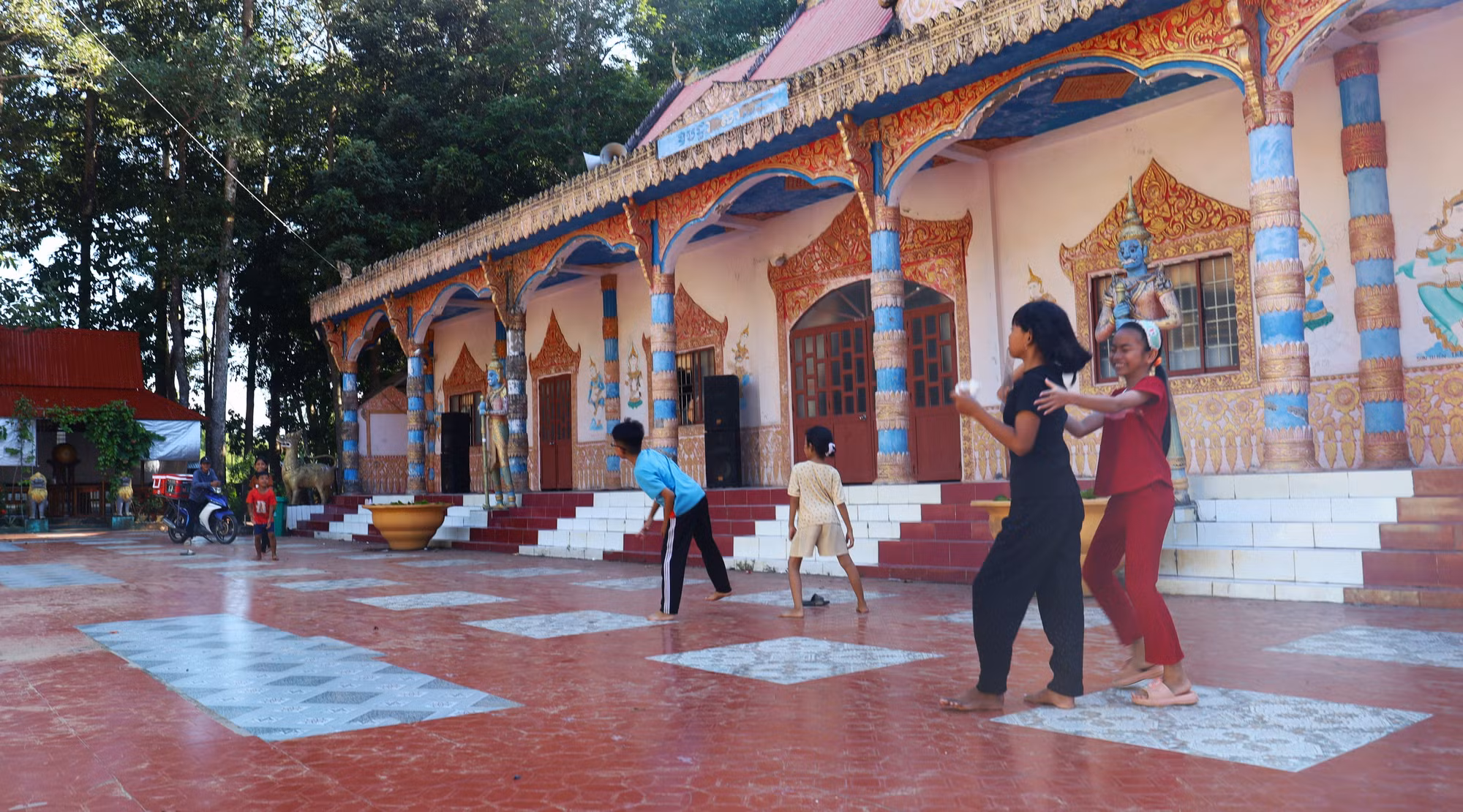khmer-090826-2.jpg
