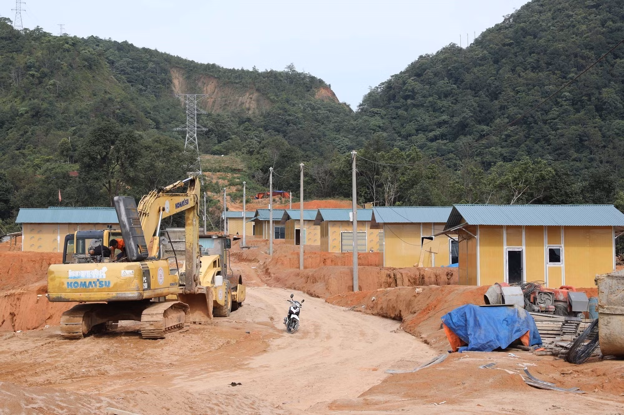 Hiện tại đã có 15 hộ dân bản Pa Cheo đã được bàn giao đất, dựng nhà trên khu tái định cư.