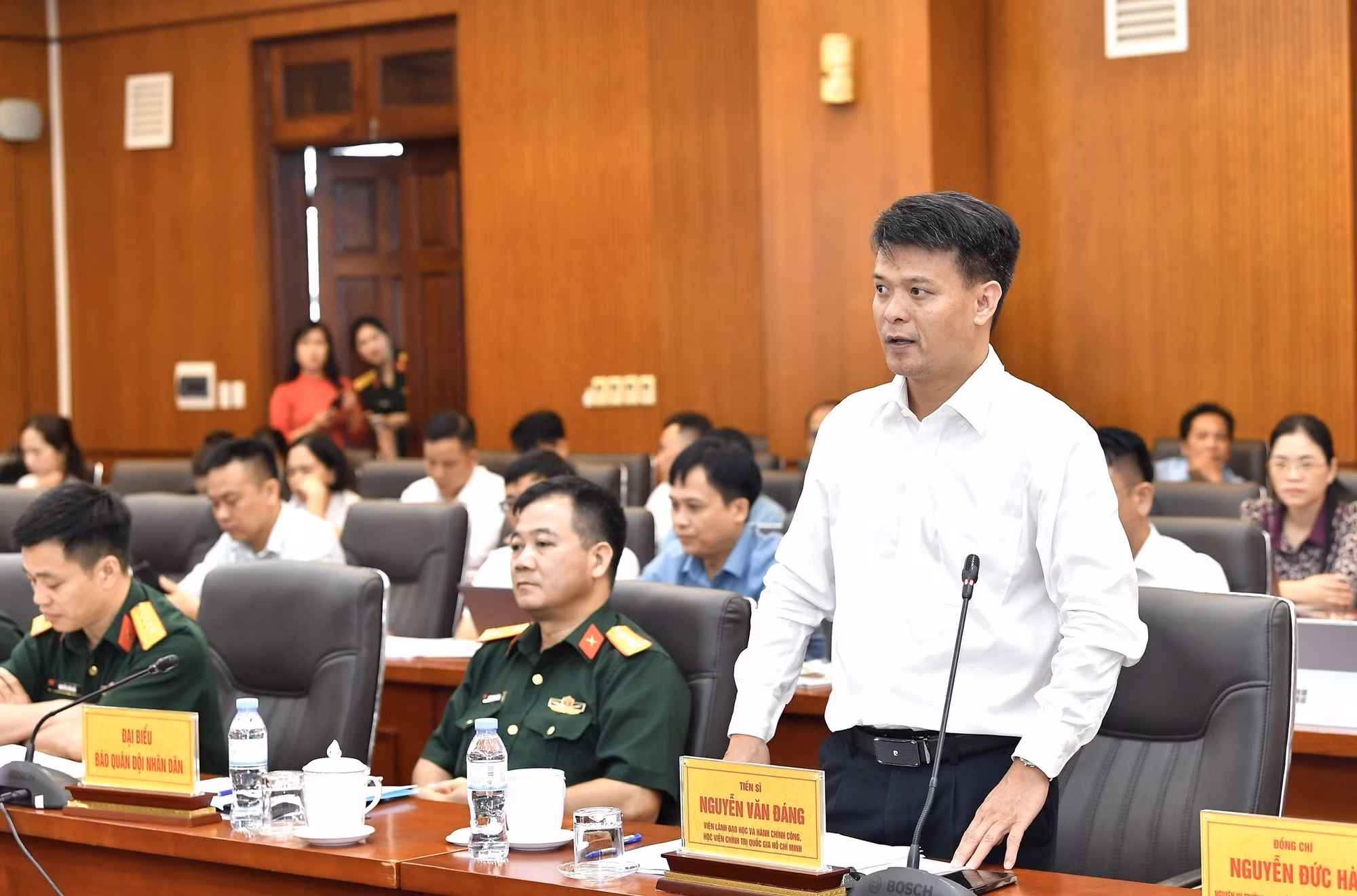 Tiến sỹ Nguyễn Văn Đáng, Học viện Chính trị Quốc gia Hồ Chí Minh, phát biểu tham luận tại Tọa đàm. Ảnh: TTXVN phát