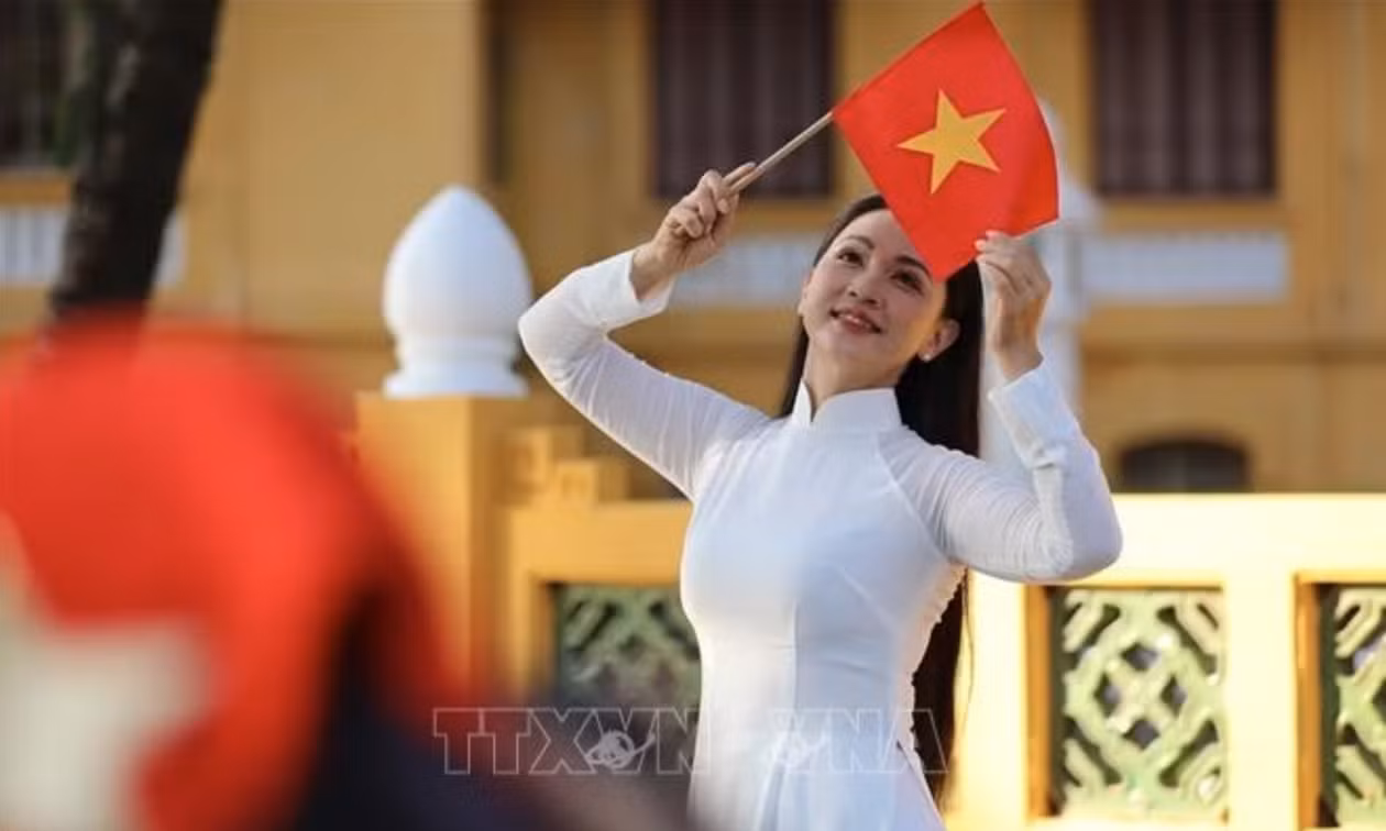 Hát mừng phụ nữ Việt Nam