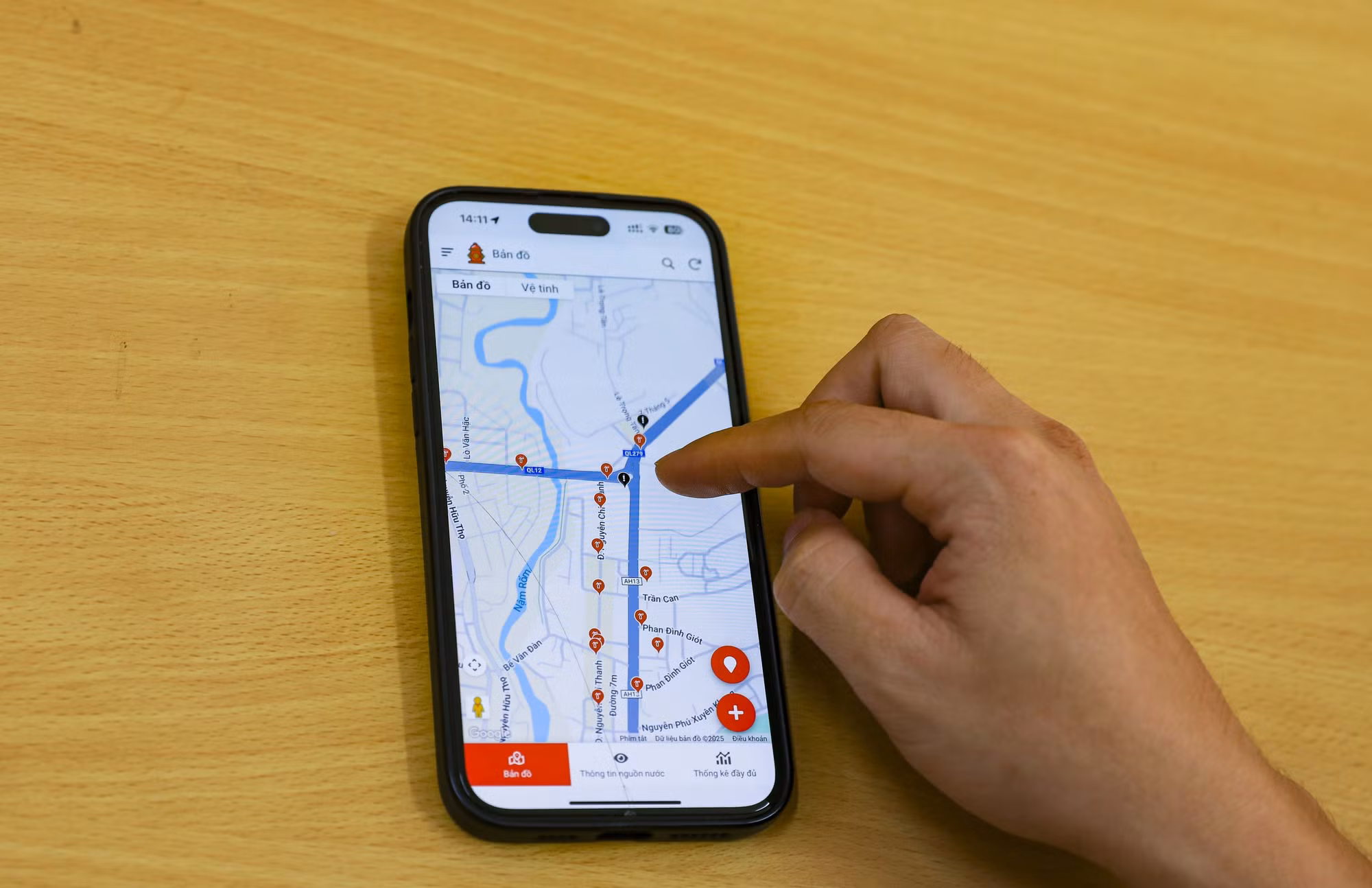 Giao diện ứng dụng bản đồ nguồn nước phục vụ công tác chữa cháy tỉnh Điện Biên trên điện thoại di động. Ảnh: Xuân Tư/TTXVN