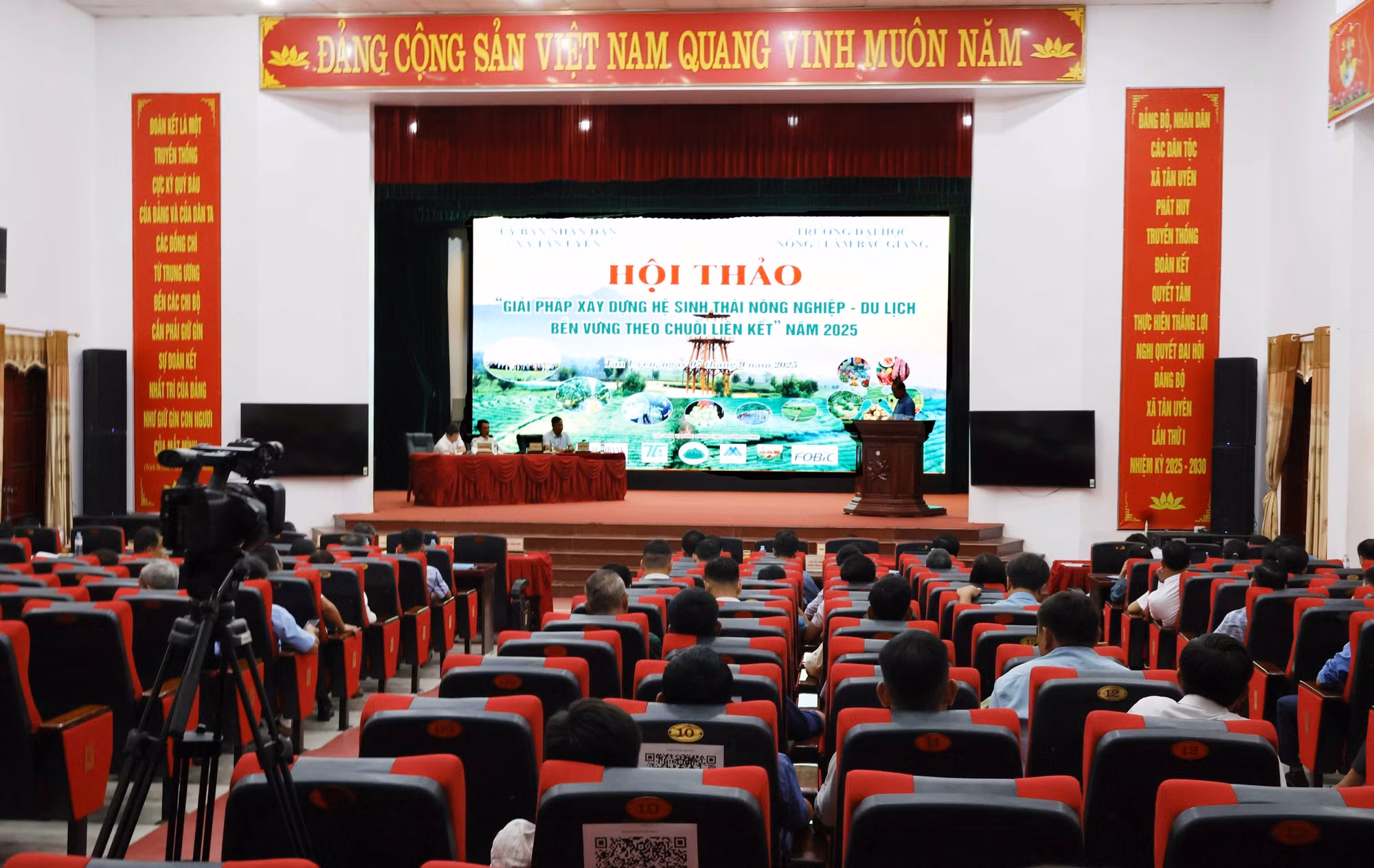 Hội thảo "Giải pháp xây dựng hệ sinh thái nông nghiệp gắn du lịch xanh và bền vững trong chuỗi liên kết” .