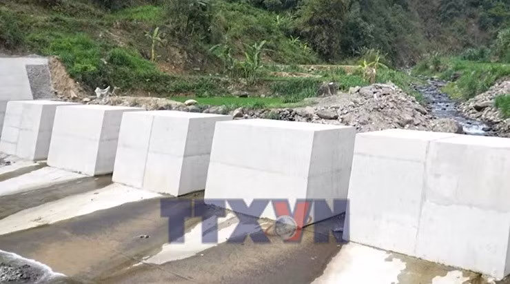 Công trình ngăn lũ đầu tiên phát huy hiệu quả
