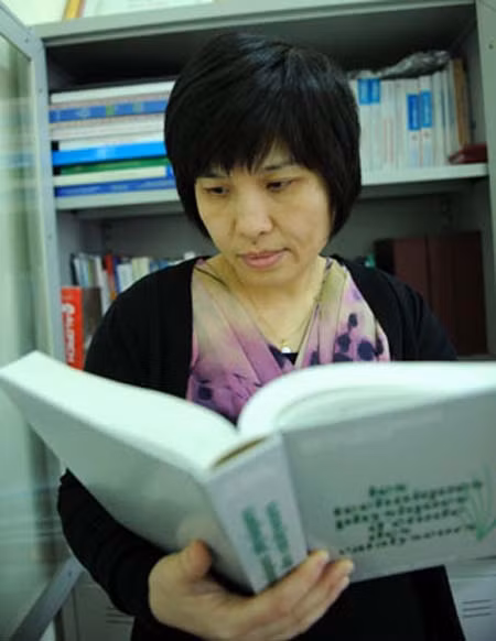 Vinh danh những “bông hồng vàng” ảnh 1