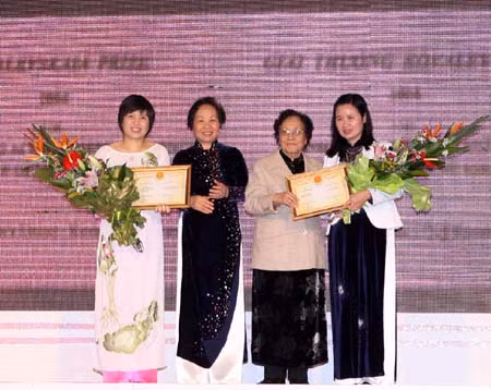 Trao Giải thưởng Kovalevskaia cho hai nhà khoa học nữ về hóa dầu và toán học ảnh 1