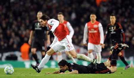 Arsenal kiêu hãnh rời cuộc chơi ảnh 1