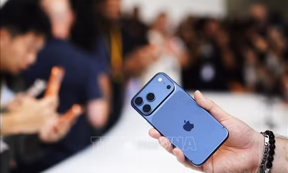 Apple tăng tốc cuộc đua AI trên smartphone