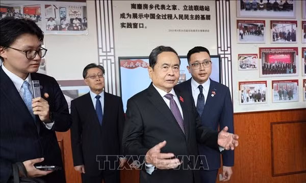 Chủ tịch Quốc hội Trần Thanh Mẫn thăm mô hình lập pháp ở Bắc Kinh
