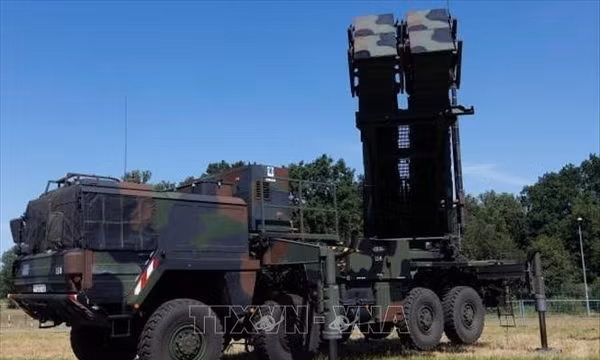 Phòng không Ukraine lung lay: Hậu quả nghiêm trọng do đóng băng viện trợ từ Mỹ