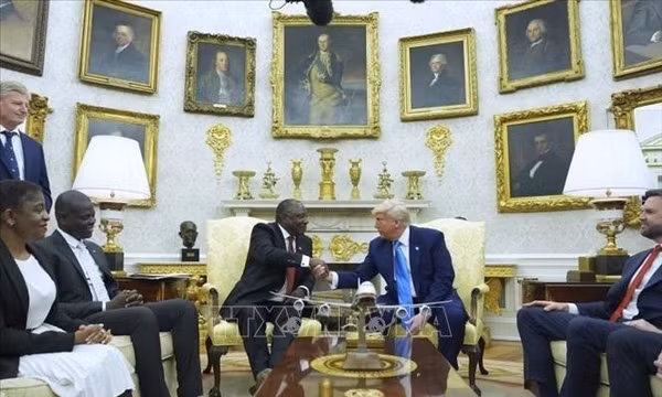 Tổng thống Trump biến Phòng Bầu dục thành ‘sân khấu khó lường’ với lãnh đạo toàn cầu?