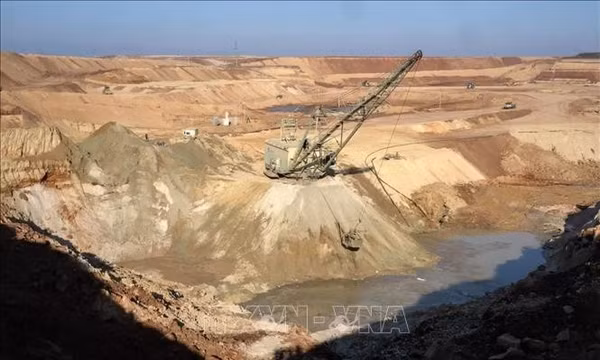Mỹ - Ukraine sắp ký thoả thuận khoáng sản lịch sử: Cơ hội hay cạm bẫy?