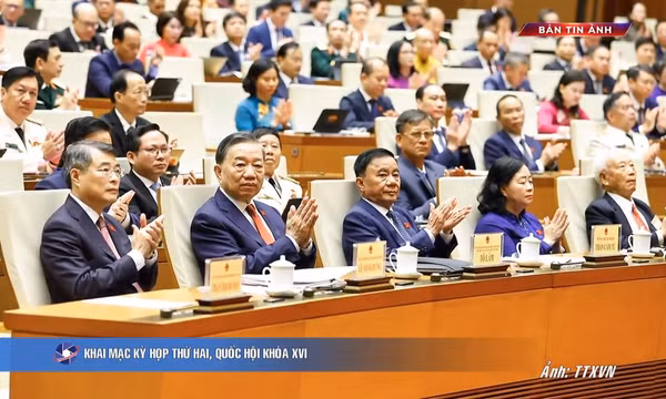 Bản tin ảnh sáng 17/10