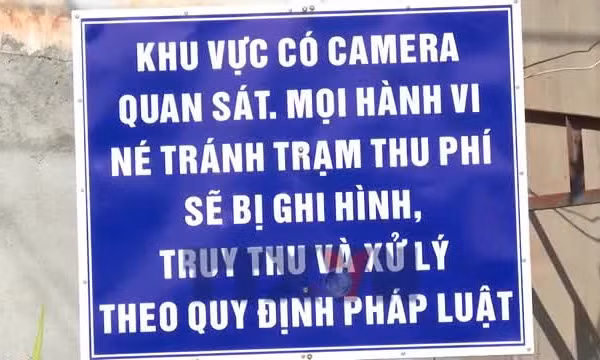 Người dân bức xúc vì biển cảnh báo hành vi 'né trạm thu phí'