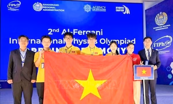 Cả 4 học sinh Việt Nam đoạt huy chương Olympic Vật lí Quốc tế Al-Fergani
