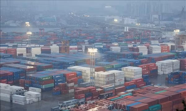 Vì sao công ty châu Á không ăn mừng sau phán quyết về thuế quan của Tổng thống Trump?