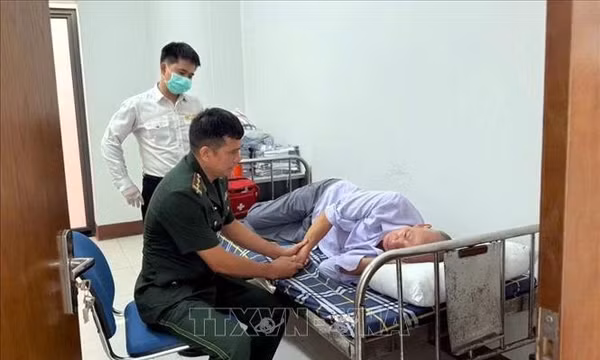 Cấp cứu kịp thời hành khách người Trung Quốc qua cơn nguy kịch