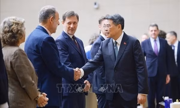 Thủ tướng Lê Minh Hưng tiếp đại sứ, đại biện phái đoàn EU tại Việt Nam