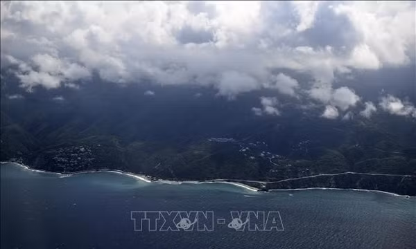 Mỹ tiếp tục tấn công xuồng nghi chở ma túy ở Caribe, lần đầu tiên có người sống sót