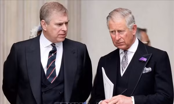 Vua Charles xóa bỏ mọi tước vị hoàng gia Anh của em trai Andrew