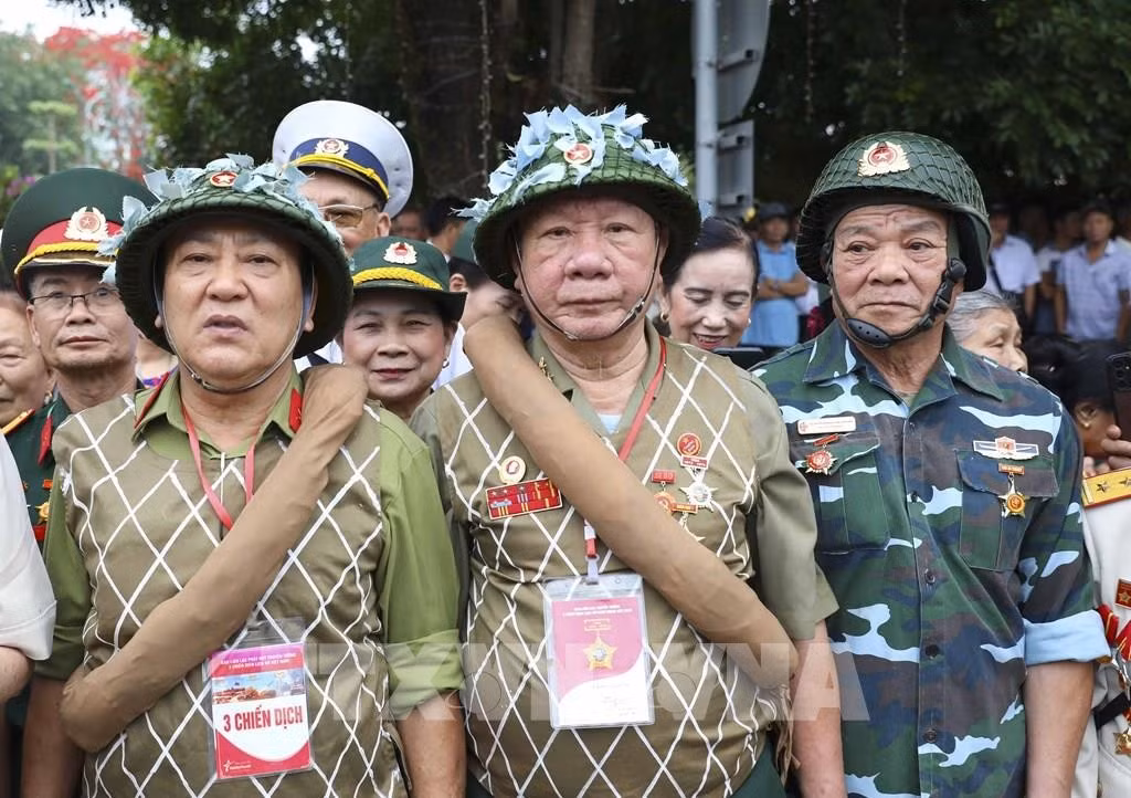 074740-dien-bien-ron-rang-truoc-gio-khai-le.jpg