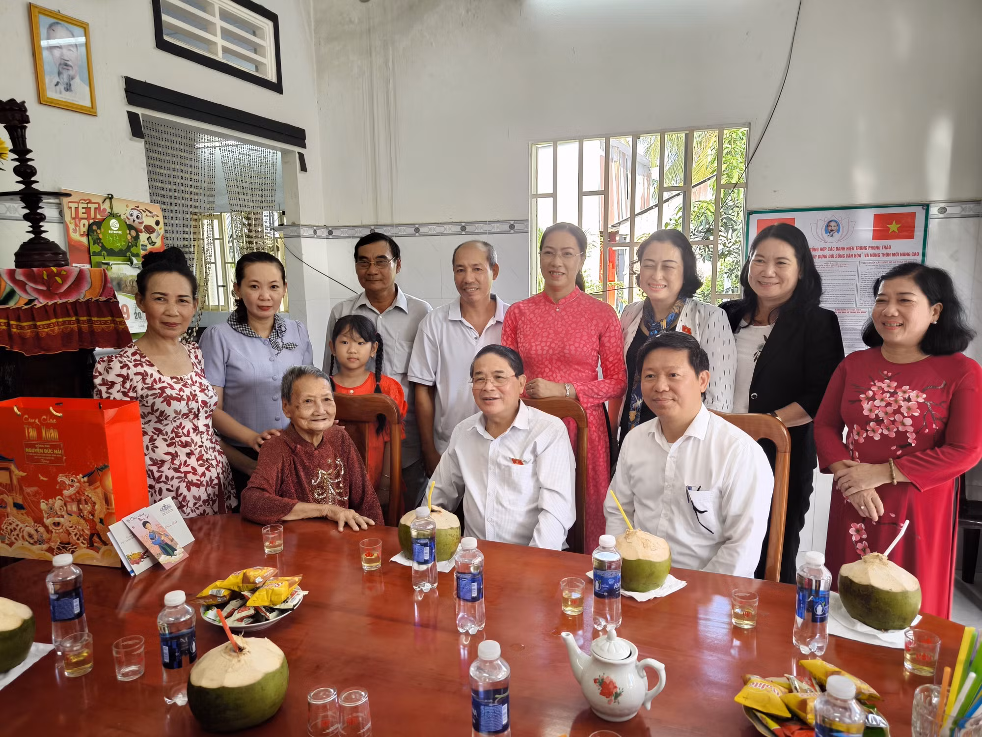potal-pho-chu-tich-quoc-hoi-nguyen-duc-hai-tham-chuc-tet-tai-ben-tre-7815077.jpg