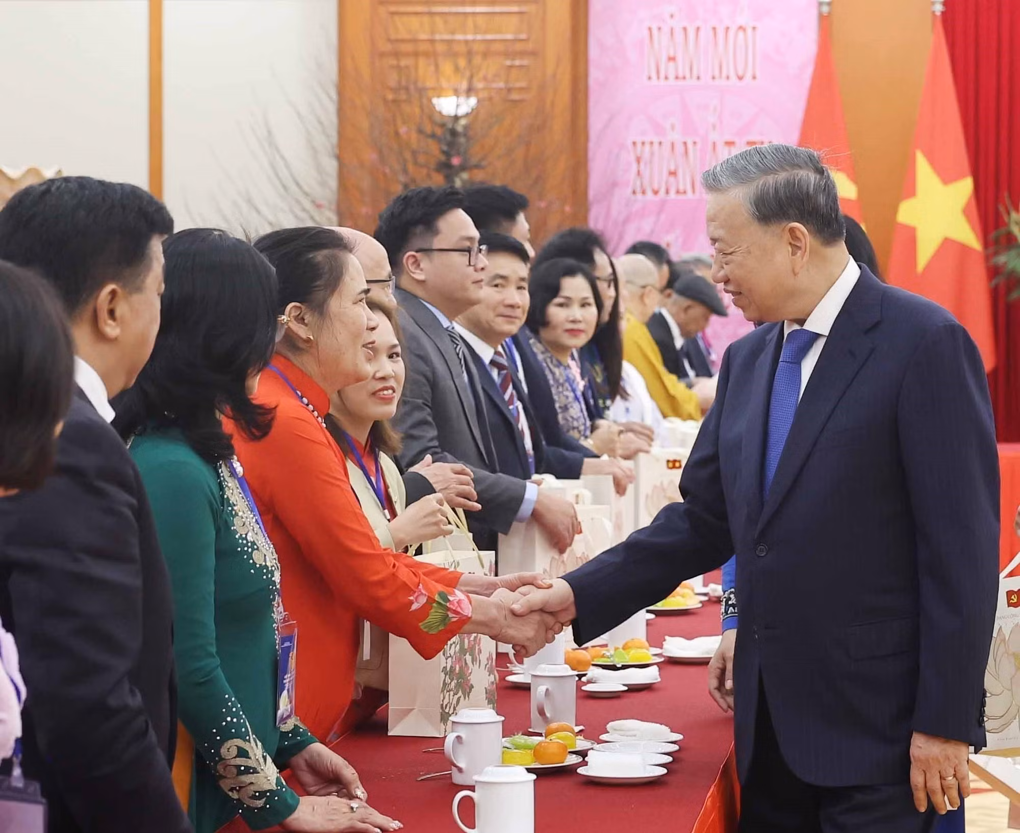 potal-tong-bi-thu-to-lam-gap-go-kieu-bao-tieu-bieu-du-chuong-trinh-xuan-que-huong-7815551-1.jpg
