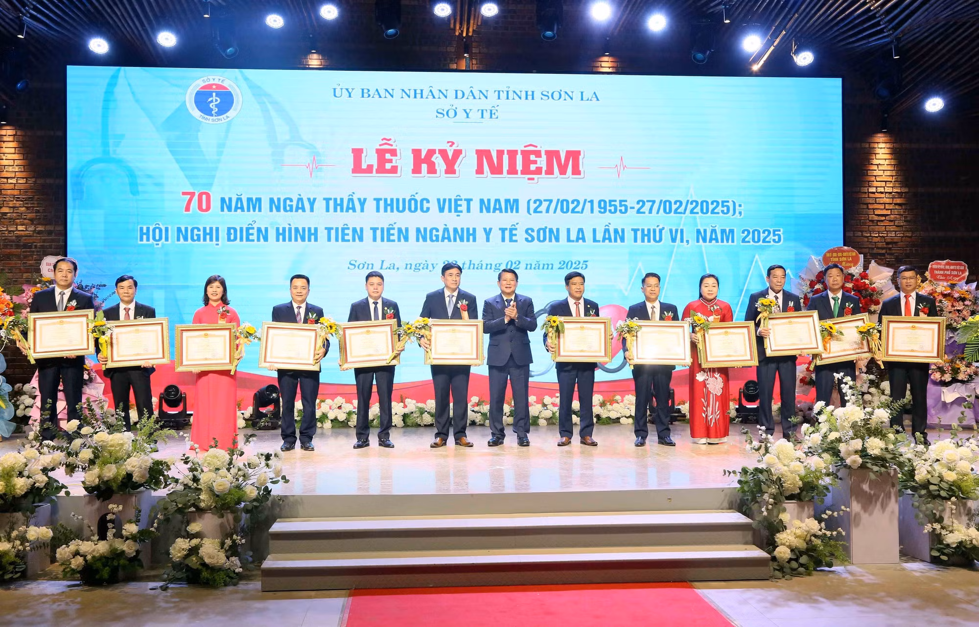 potal-son-la-ky-niem-70-nam-ngay-thay-thuoc-viet-nam-7869109.jpg